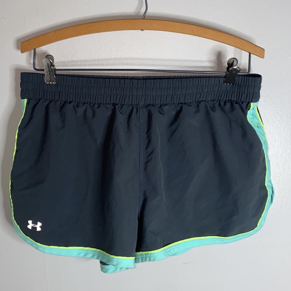 🎱Under Armour athletic shorts! - Picture 2 of 8